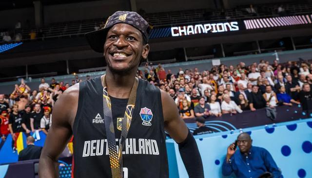 尼斯, 九场比赛全, 扬尼斯