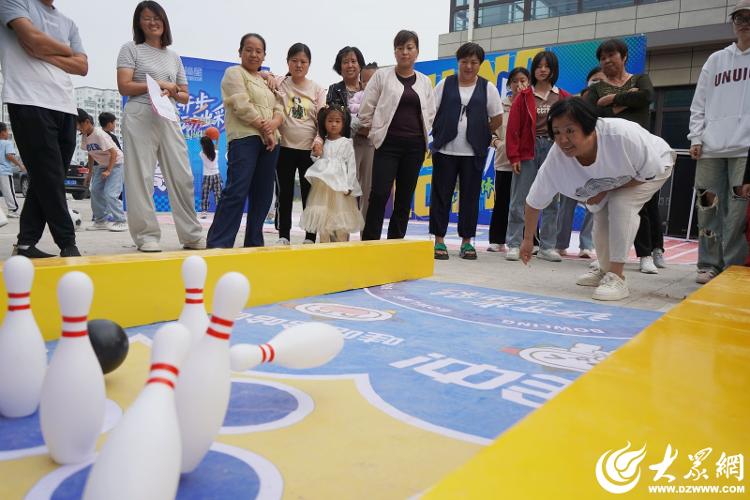 赛的王阿姨, 踢毽子等多 赛的王阿姨, 踢毽子等多